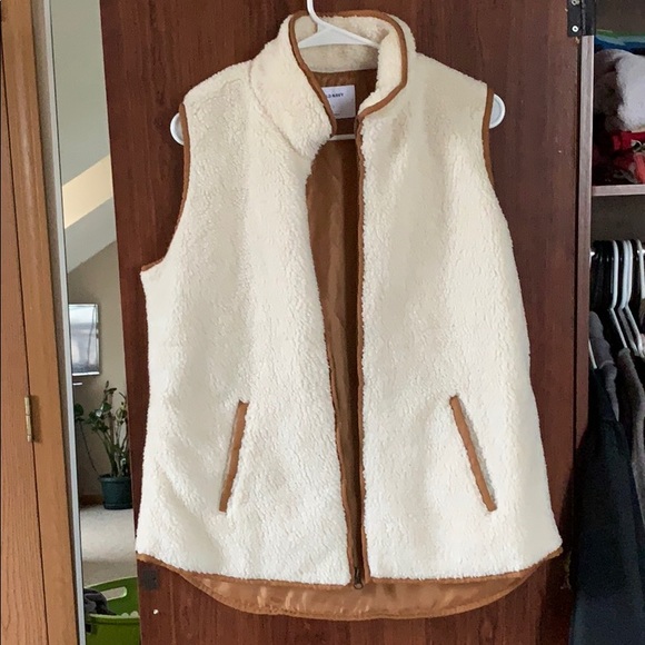 Old Navy Jackets & Blazers - Old Navy women's faux sheepskin vest